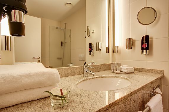 Badezimmer Braunschweig, junior suite | fourside hotel braunschweig, Design ideen
